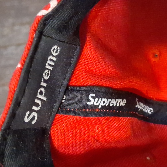 Supreme LV Red Patterned Snapback - Picture 4 of 4